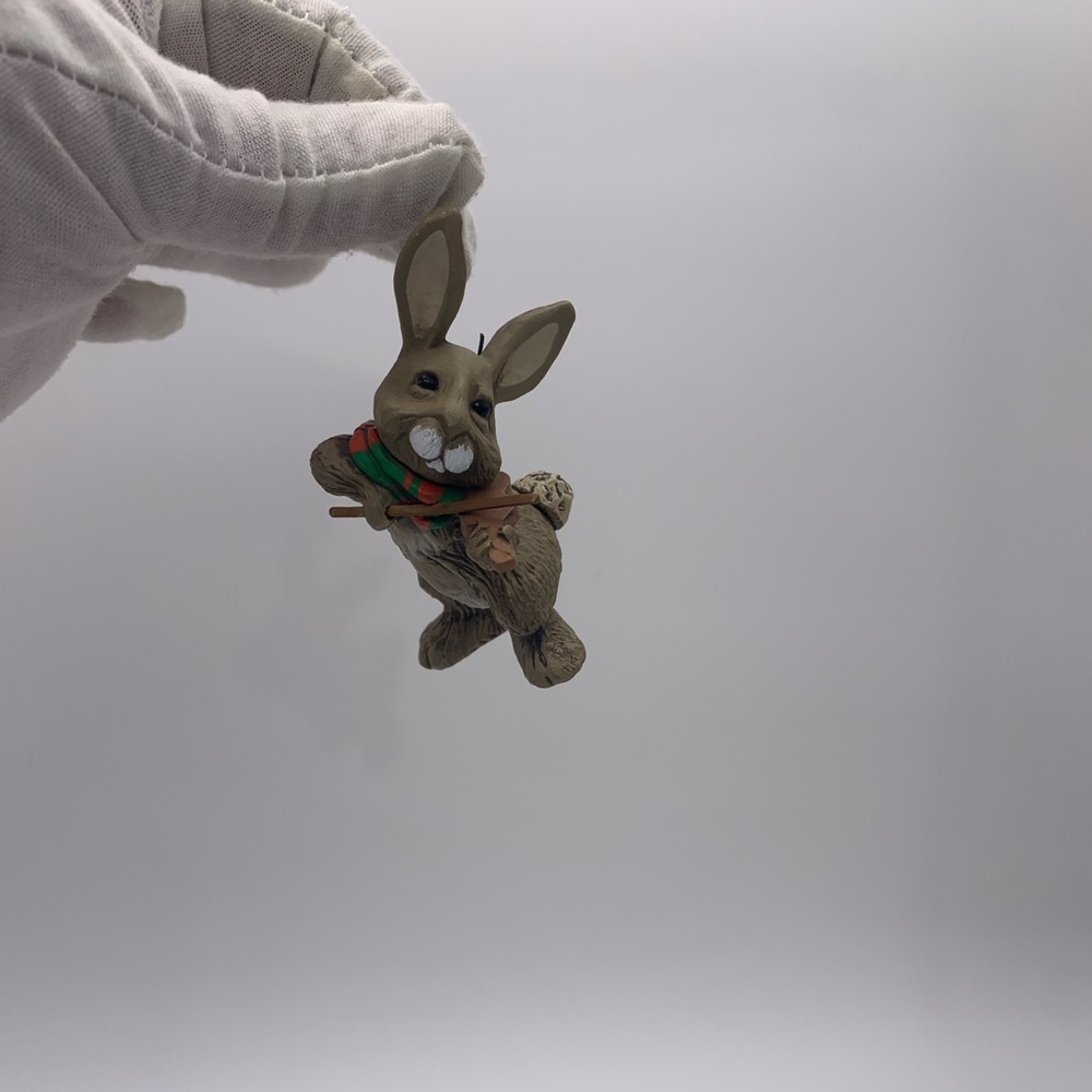 1981 Hallmark “THE FRIENDLY FIDDLER” Vtg. Hate Rabbit Keepsake Ornament